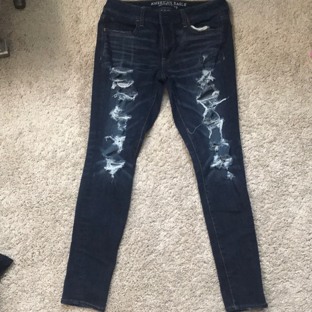 EUC American Eagle Ripped Jeans size 8